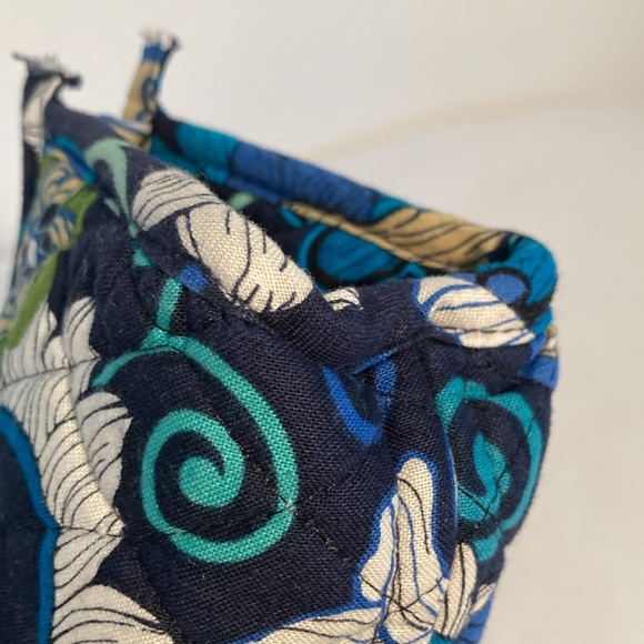 Vera Bradley mod floral blue trapeze cosmetic bag - Picture 3 of 15